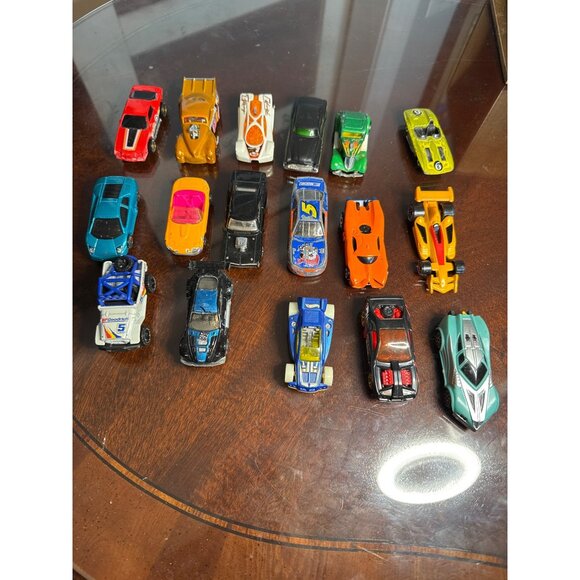 17 Vintage Die-Cast Hot Wheels & Matchbox Cars Lot - Mixed Styles          61-34 - Picture 1 of 16